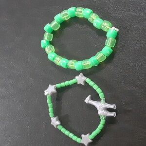🌹 Beaded bracelets with giraffe.